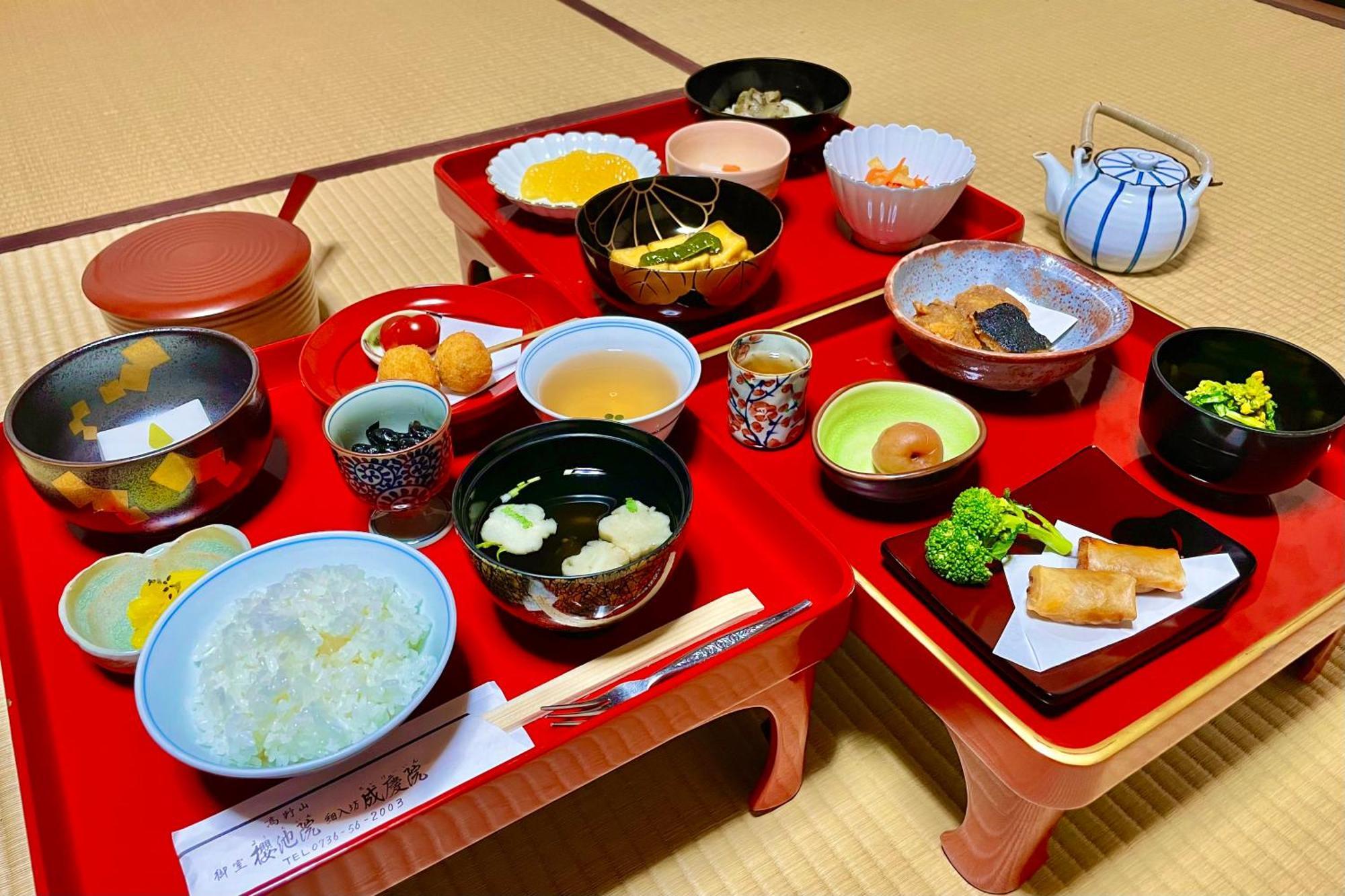 Готель Koyasan Shukubo Yochiin Екстер'єр фото