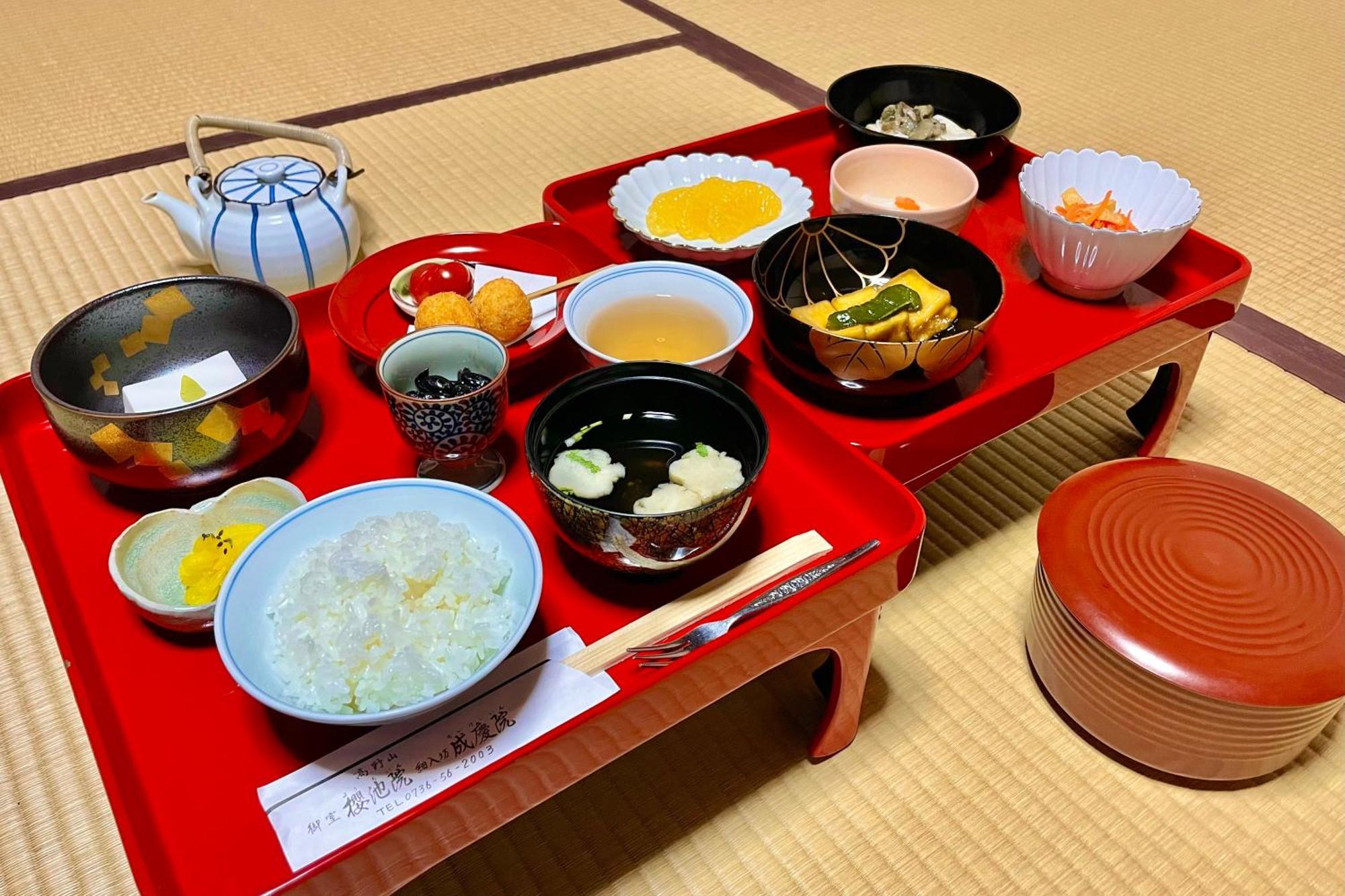 Готель Koyasan Shukubo Yochiin Екстер'єр фото