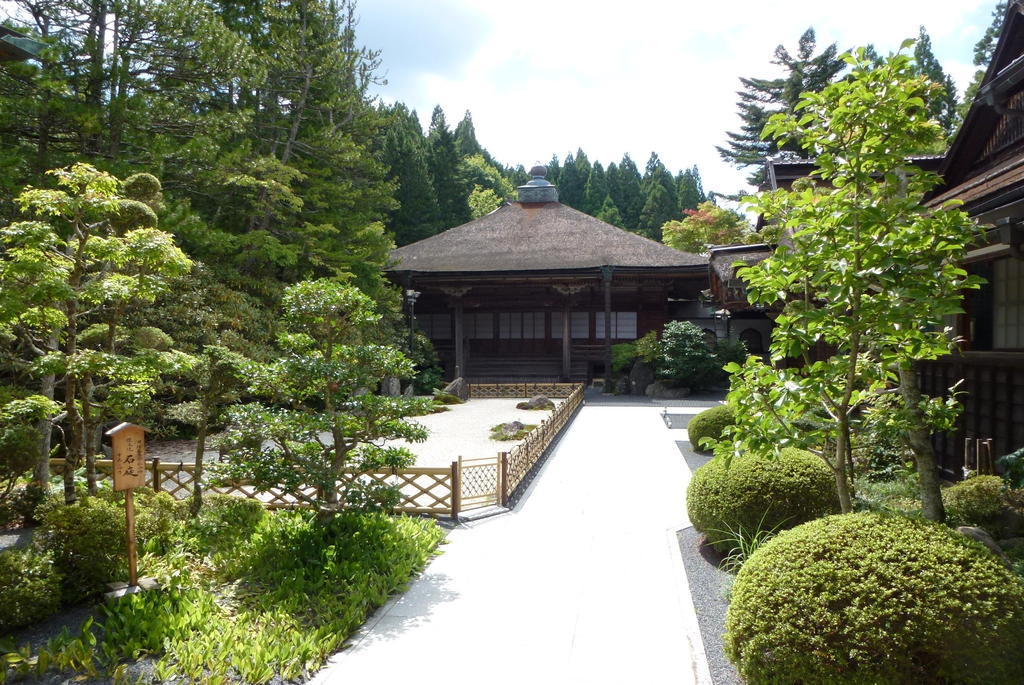 Готель Koyasan Shukubo Yochiin Екстер'єр фото